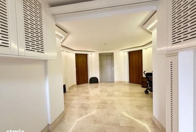 Apartament cu 3 camere decomandat în Cristian