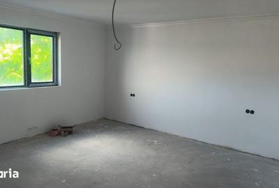 Casă cu Teren 463 Mp în Costești - 11