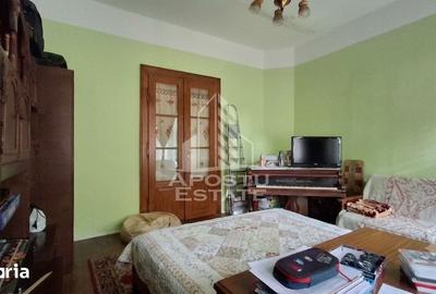 Apartament cu 3 camere semidecomandat în Central - 2