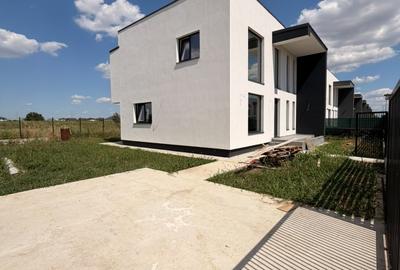 Casă individuală cu 4 camere cu Teren 394 Mp în Berceni