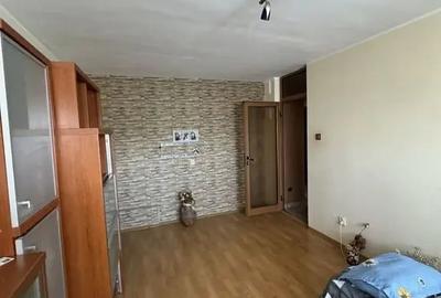 Apartament cu 3 camere decomandat în Mazepa 2
