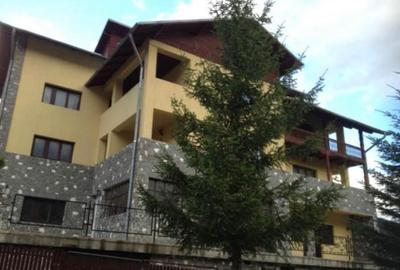 Casă cu 22 camere cu Canalizare în Poiana Țapului