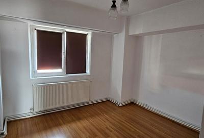 Apartament cu 3 camere decomandat în Pod - 4