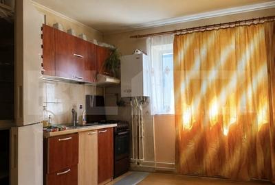 Apartament cu 3 camere decomandat, mobilat în Siret