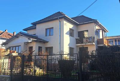 Casă cu 4 camere în Central - 5