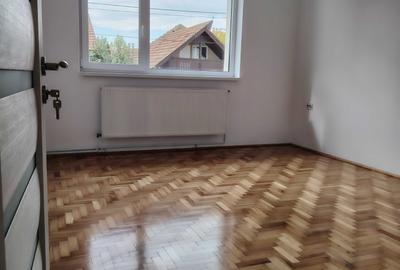 Casă cu 4 camere în Central - 2