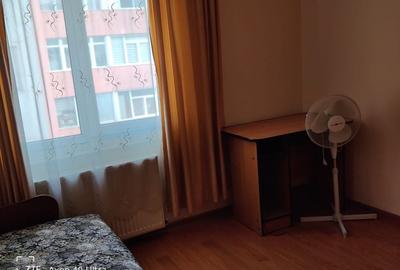 Apartament cu 3 camere decomandat în Exterior Vest