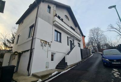 Casă cu 2 camere cu Canalizare în Centrul Istoric