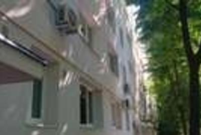 Apartament cu 4 camere decomandat în Drumul Taberei