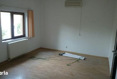Casă cu 4 camere cu Teren 100 Mp în Central - 6