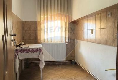 Apartament cu 4 camere decomandat în Central - 3