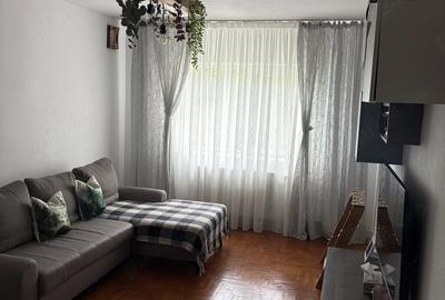 Apartament cu 3 camere decomandat în Răcădău