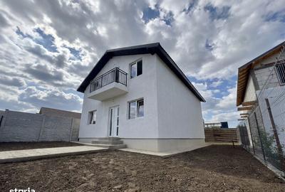 Casă cu 4 camere cu Teren 220 Mp în Lumina