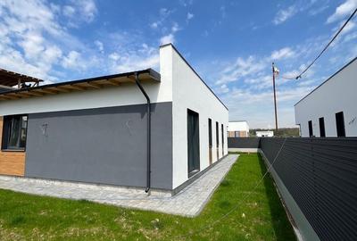 Casă cu 4 camere cu Teren 508 Mp în Balotești - 1