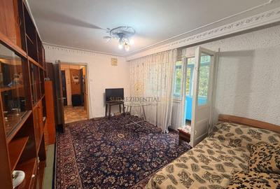 Apartament cu 3 camere semidecomandat în Berceni