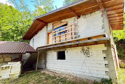 Casă cu 3 camere cu Teren 600 Mp în Izvoarele - 10