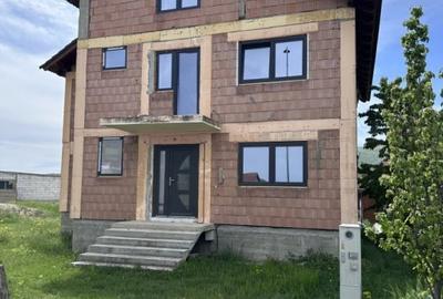Casă individuală cu 5 camere cu Canalizare în Micești - 4