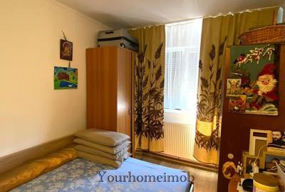 Apartament cu 3 camere semidecomandat în Craiovița Nouă