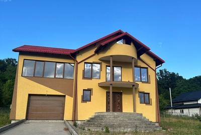 Casă cu 4 camere în Cotmeana