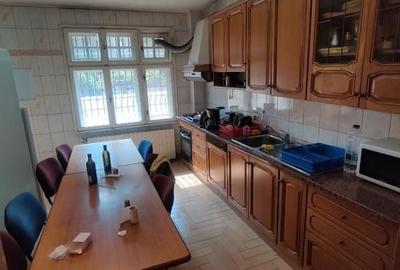 Casă cu 4 camere în Colentina