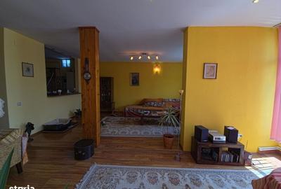 Casă cu 4 camere în Faleza Nord