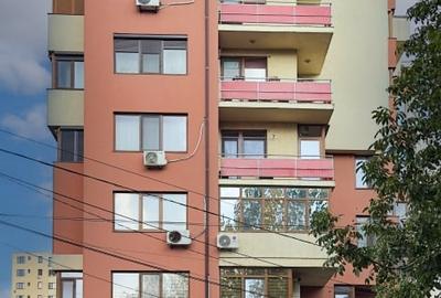Apartament cu 3 camere decomandat în Faleza Nord