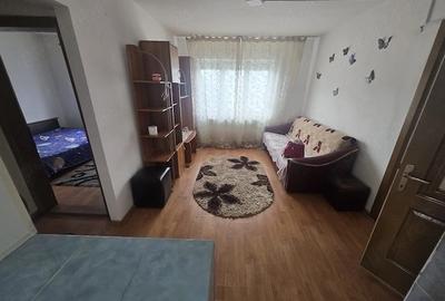 Apartament cu 3 camere semidecomandat în Est
