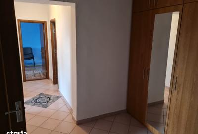 Apartament cu 3 camere decomandat în Micro 4 - 9