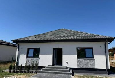 Casă cu 4 camere cu Teren 400 Mp în Crevedia