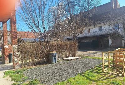 Apartament cu 3 camere semidecomandat în Traian