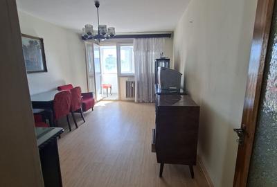 Apartament cu 3 camere decomandat în Obor