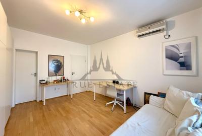 Apartament cu 3 camere semidecomandat în Armeneasca