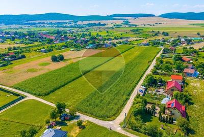 Teren de 10800 mp, în Podu Oltului