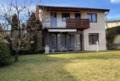 Casă individuală cu 5 camere cu Canalizare în Iris