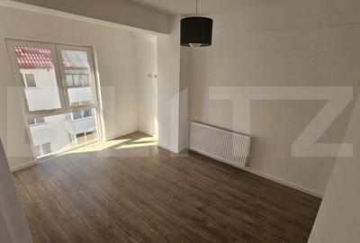 Apartament cu 3 camere decomandat în Est