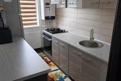 Apartament cu 3 camere semidecomandat în Central
