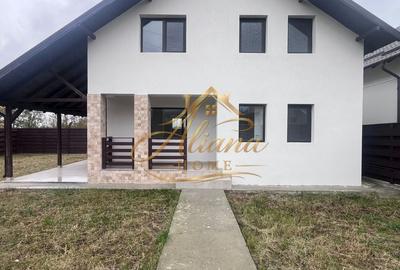 Casă cu 4 camere decomandat în Valea