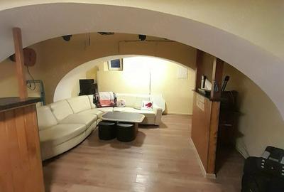 Casă cu 4 camere cu Teren 400 Mp în Central - 1