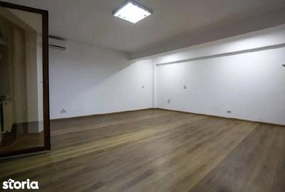Spațiu comercial, de 55 mp, în Central - 3