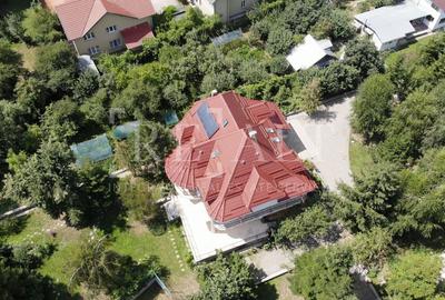 Casă individuală cu 10 camere cu Canalizare în Central - 2