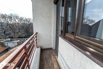Apartament cu 3 camere semidecomandat, mobilat în Dămăroaia