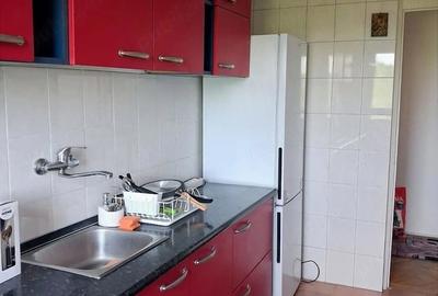 Apartament cu 2 camere decomandat în Văcăresti