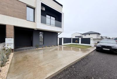 Duplex cu 5 camere cu Teren 242 Mp în Exterior Sud