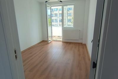 Apartament cu 3 camere semidecomandat, mobilat în Drumul Taberei
