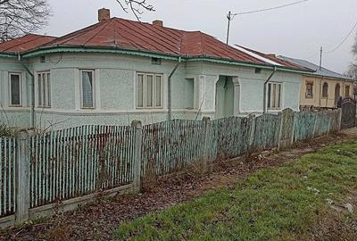 Casă cu 6 camere cu Teren 1800 Mp în Galbenu