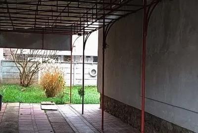 Casă cu 3 camere decomandat în Dacia