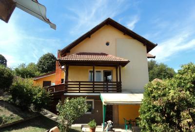 Casă cu 5 camere cu Garaj în Bujoreni - 4