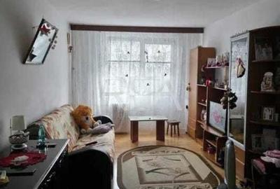 Apartament cu 3 camere semidecomandat în Crângași