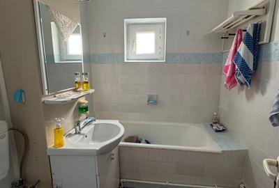 Apartament cu 3 camere în Micro 17