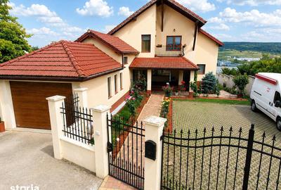 Casă cu 9 camere cu Teren 600 Mp în Sânmartin